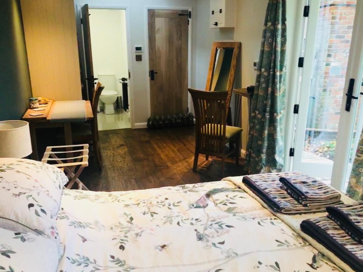 Corner House Luxury Bnb Little Dunmow Esterno foto