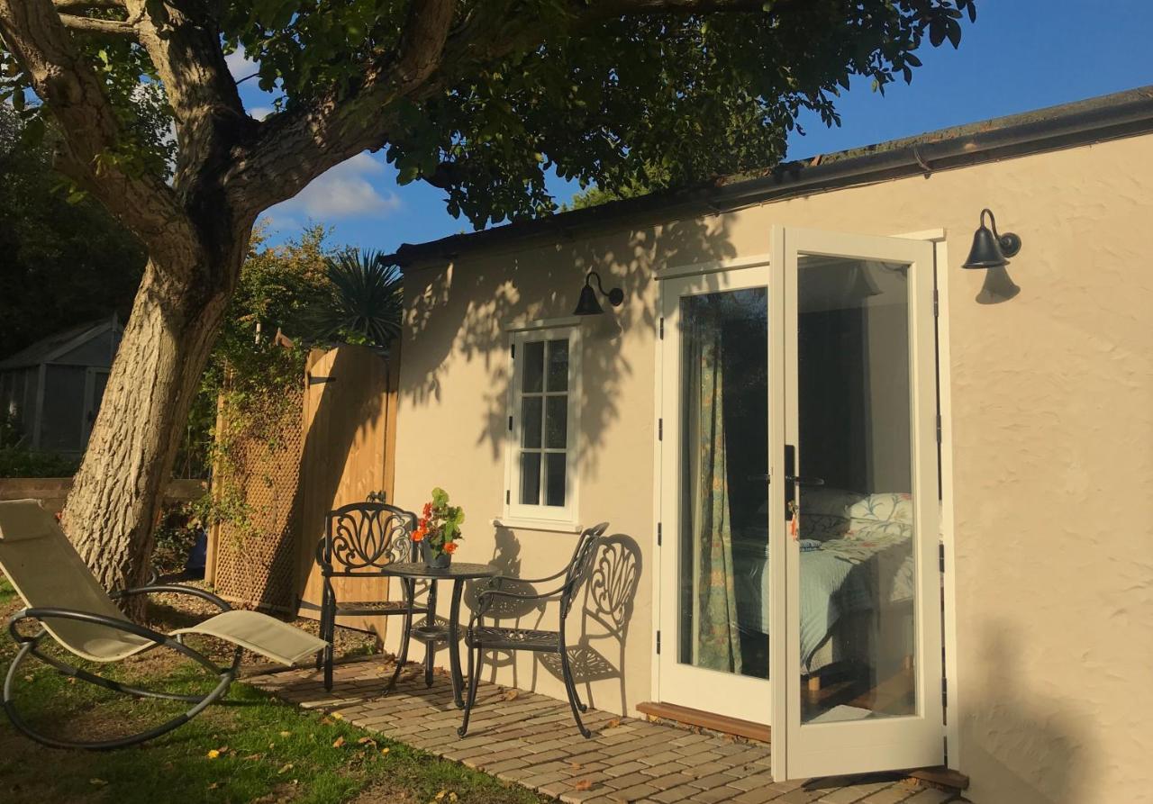 Corner House Luxury Bnb Little Dunmow Esterno foto