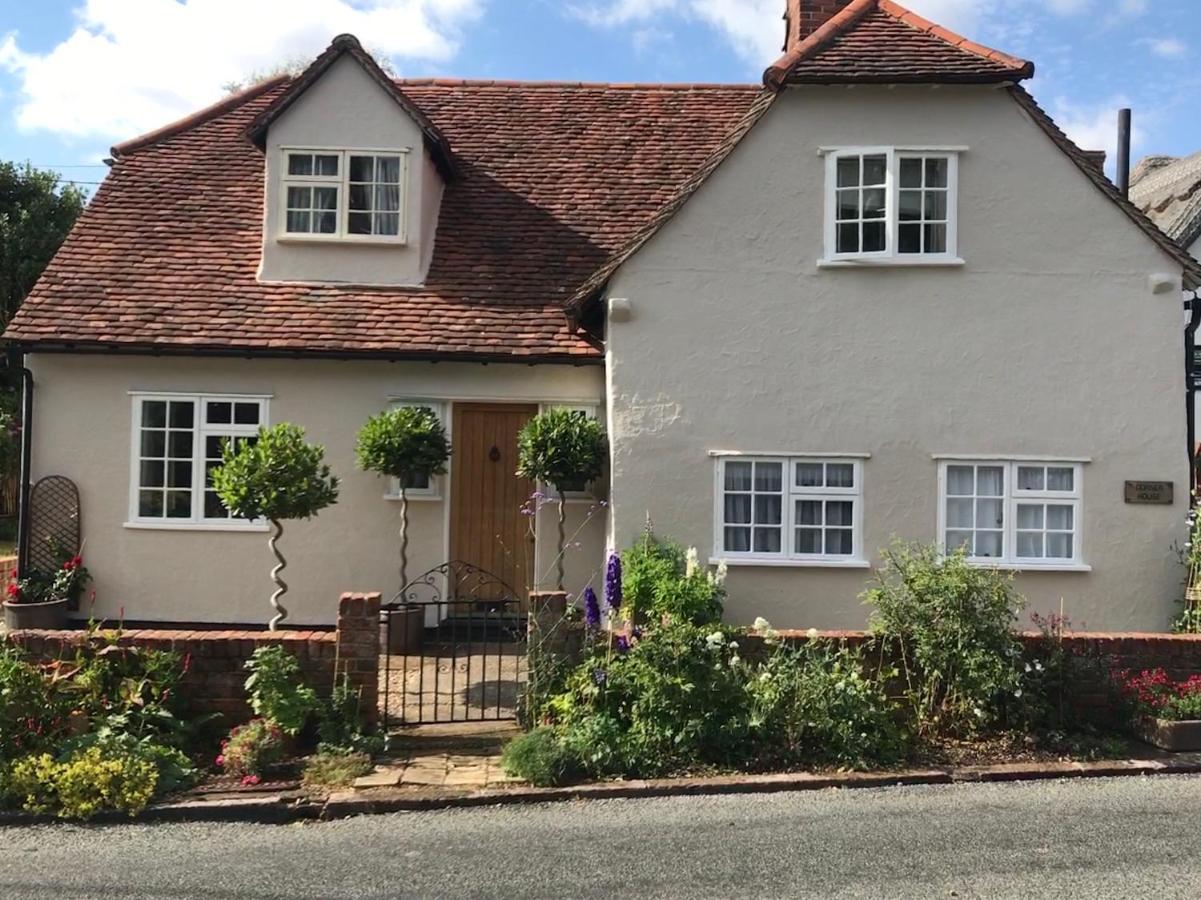 Corner House Luxury Bnb Little Dunmow Esterno foto