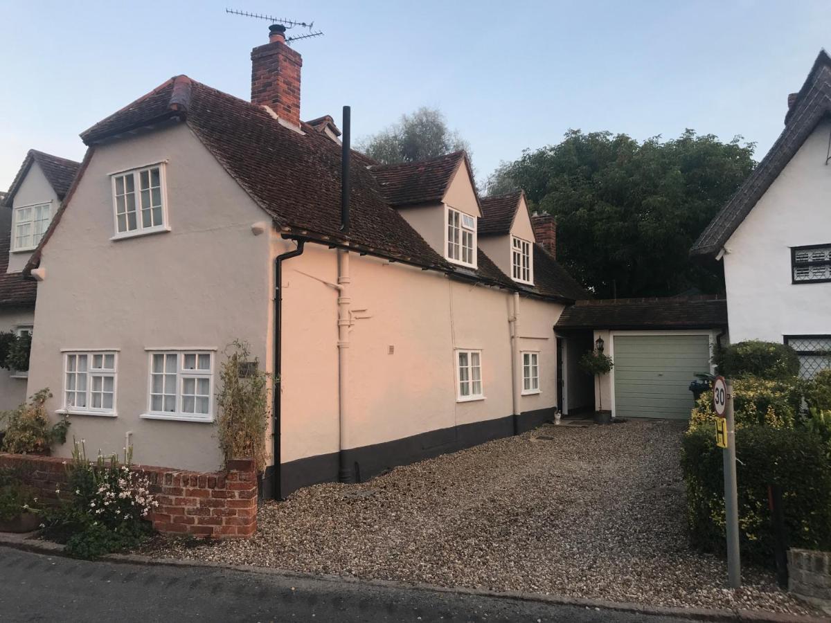 Corner House Luxury Bnb Little Dunmow Esterno foto