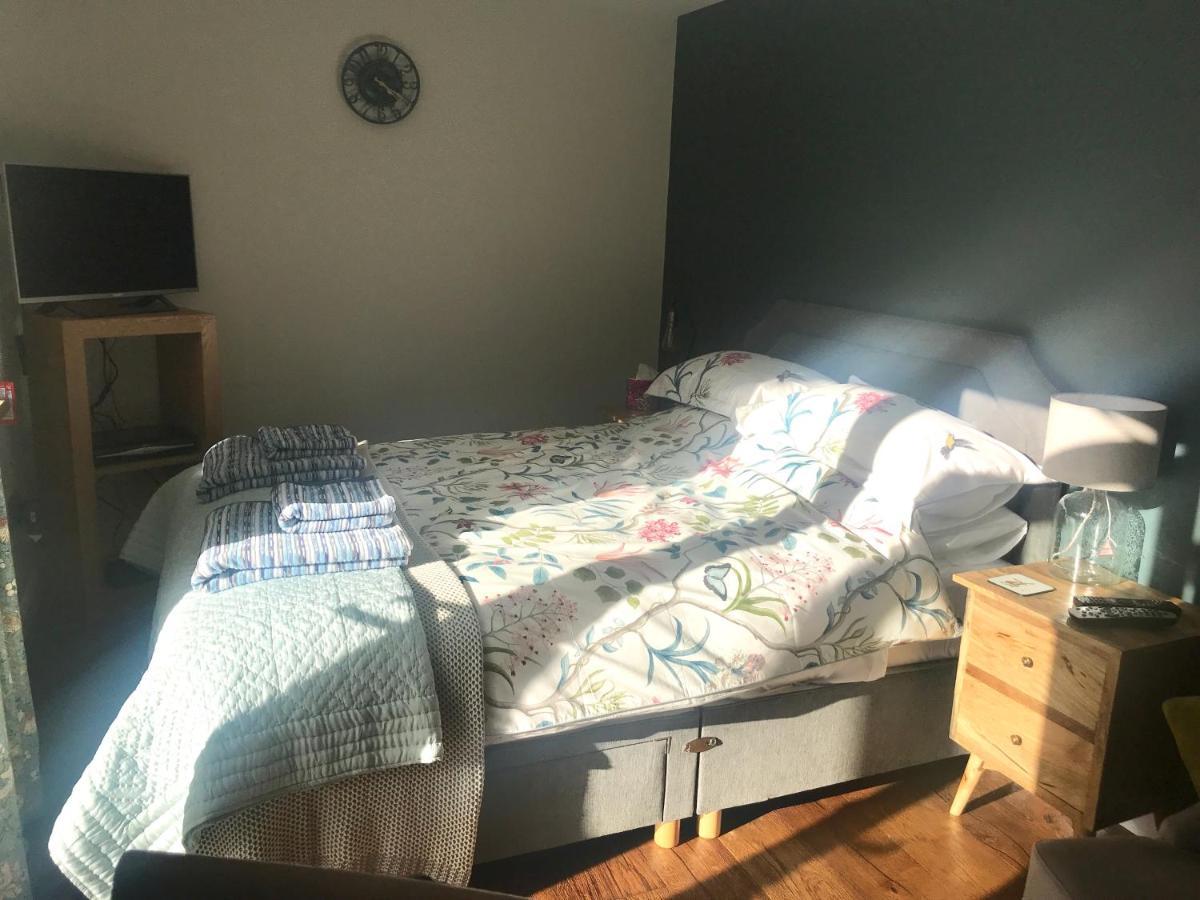 Corner House Luxury Bnb Little Dunmow Esterno foto