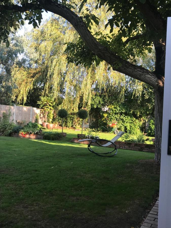 Corner House Luxury Bnb Little Dunmow Esterno foto