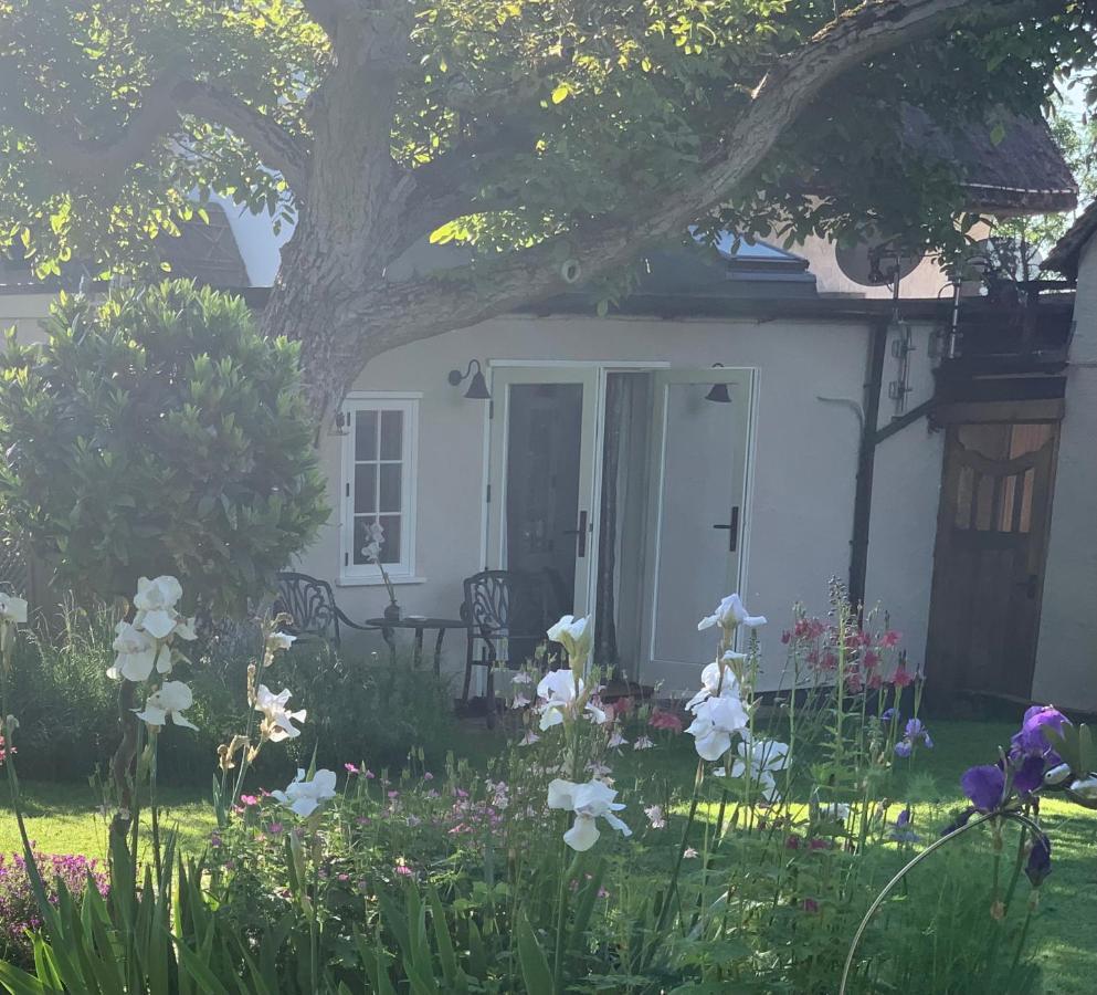 Corner House Luxury Bnb Little Dunmow Esterno foto