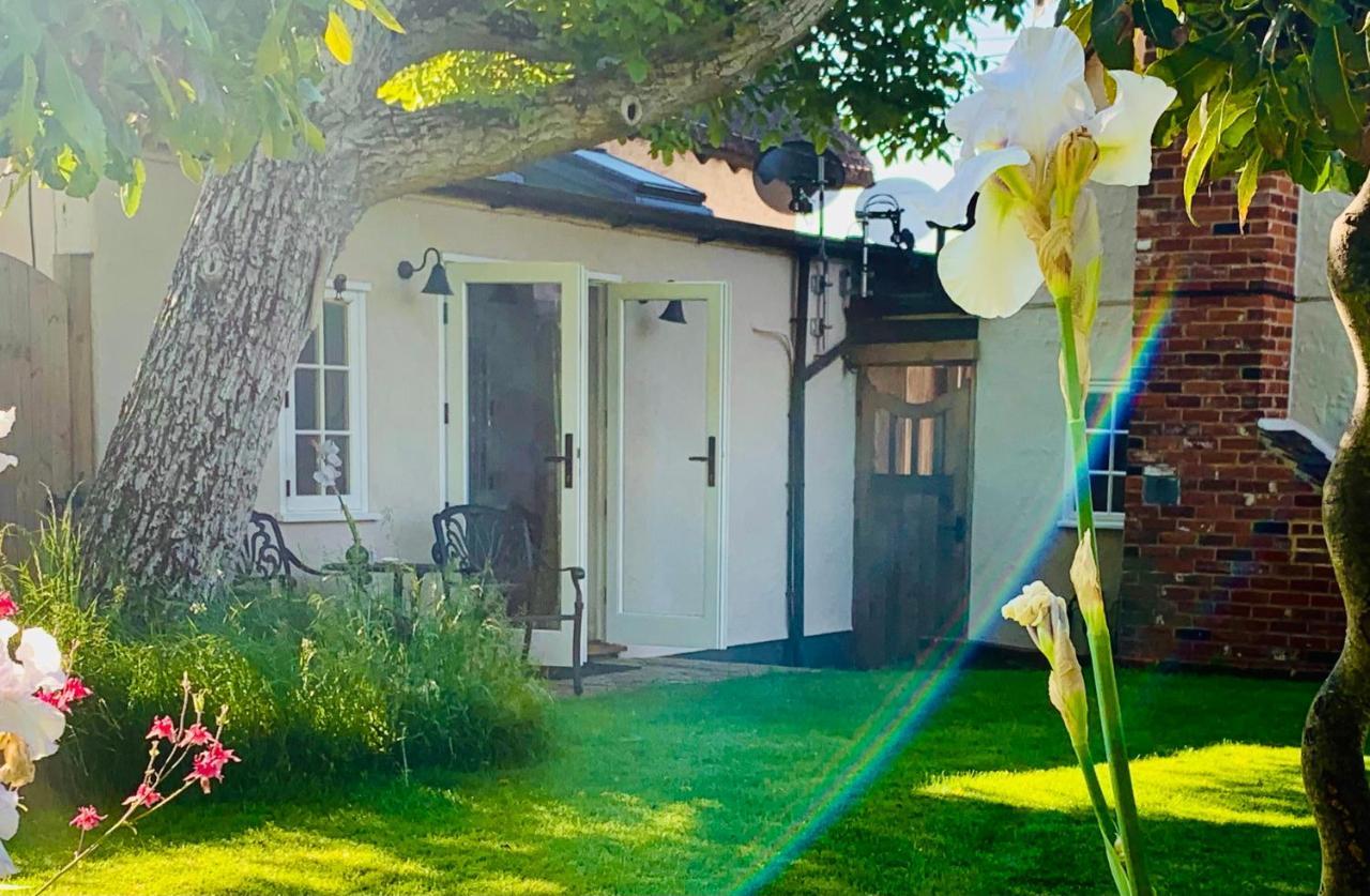 Corner House Luxury Bnb Little Dunmow Esterno foto