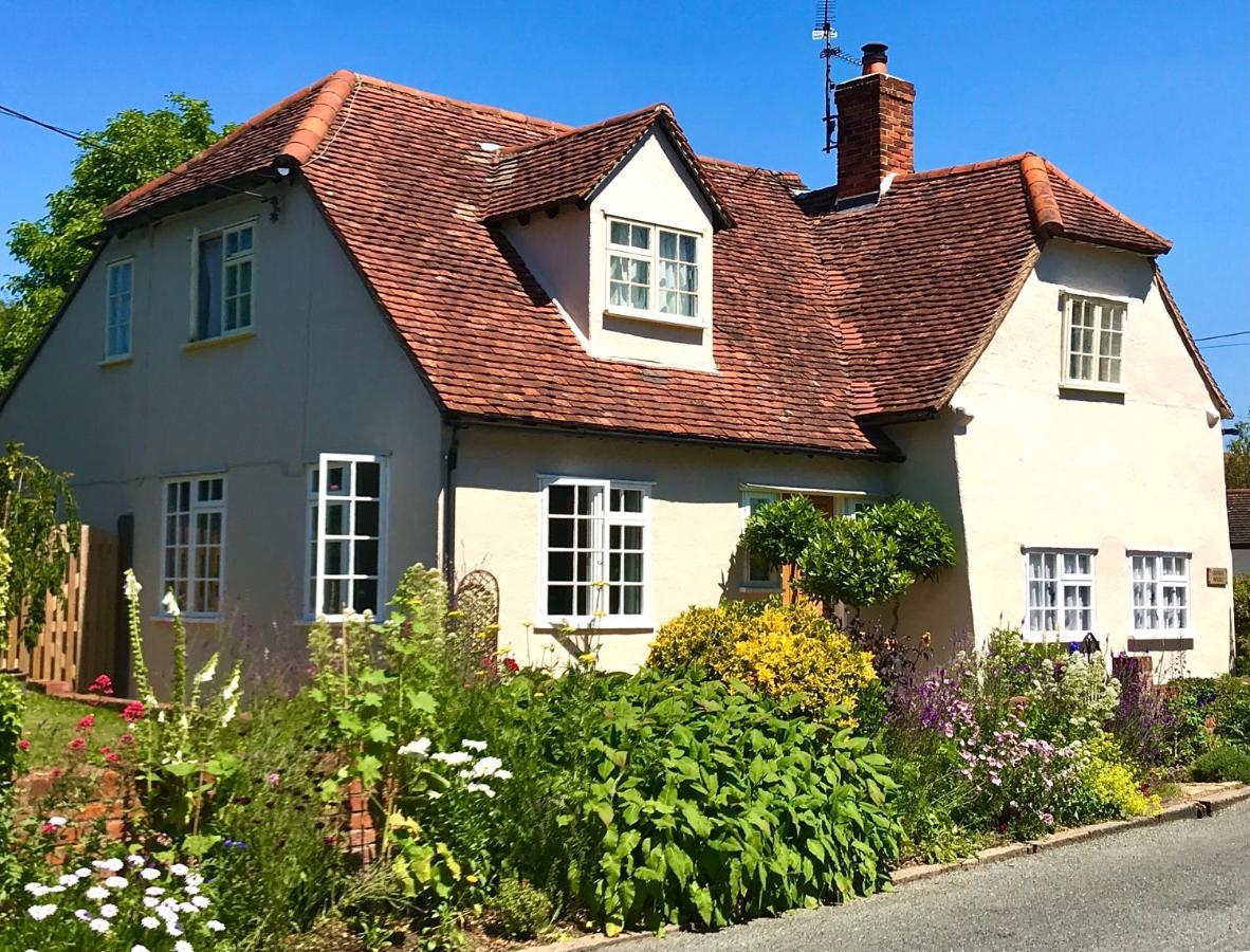 Corner House Luxury Bnb Little Dunmow Esterno foto