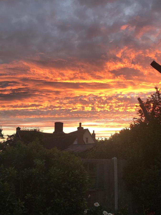 Corner House Luxury Bnb Little Dunmow Esterno foto