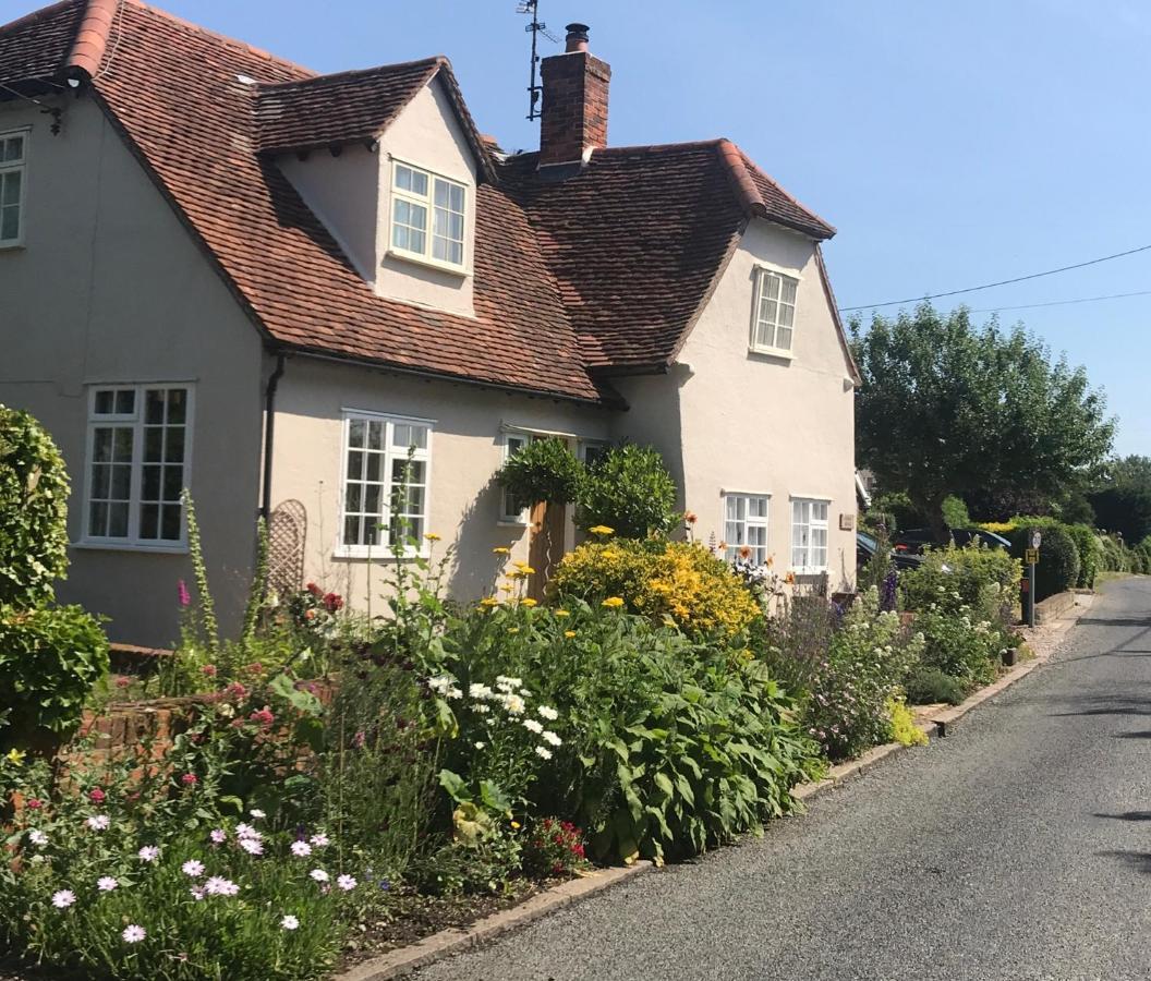 Corner House Luxury Bnb Little Dunmow Esterno foto